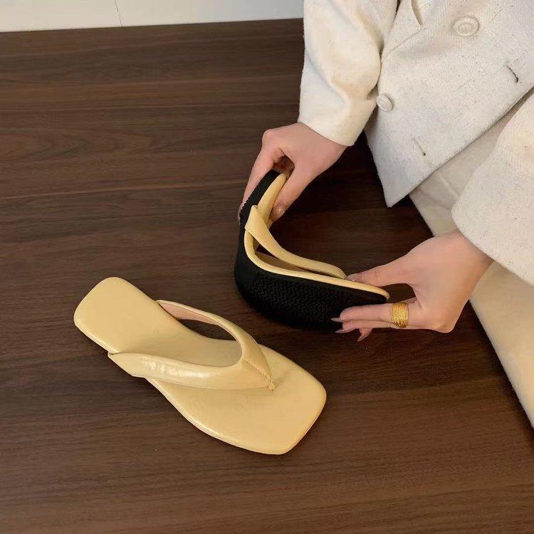 

Fashion flat-bottomed flip-flops slippers women s outer wear summer seaside silver sandals beach shoes niche sandals 35