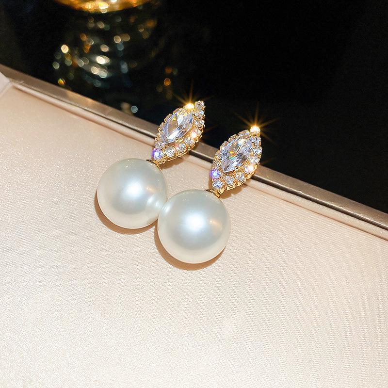 

Wind zircon round square water drop imitation pearl silver needle earrings French earrings