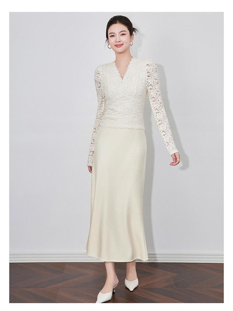 Elegant Slimming V-Neck Long Sleeve Knit Top with Fleece, Brushed Finish, and Lace Trim