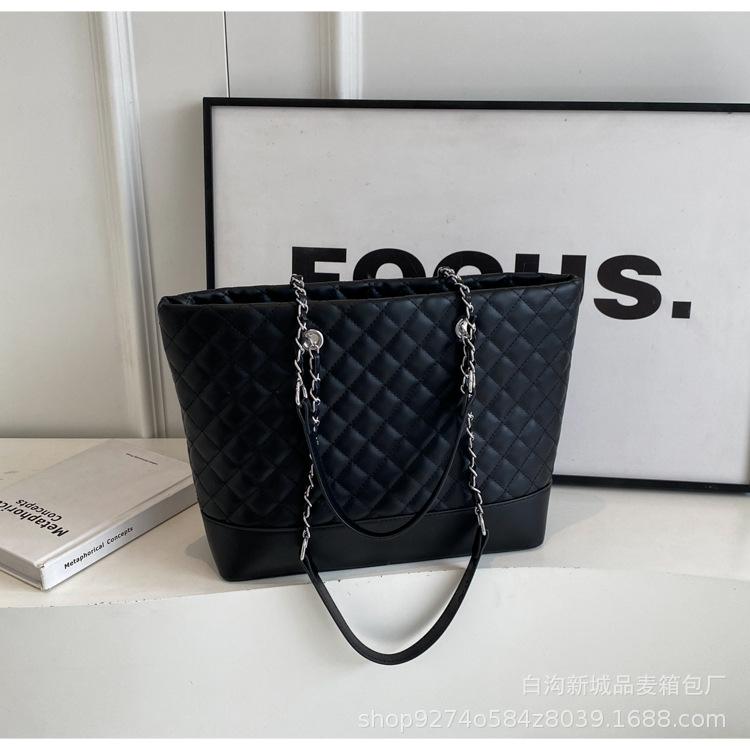 Bag Women's Large Capacity 2025 New Spring and Summer Fashion Diamond Shoulder Bag Women's Texture Popular Commuter Tote Bag