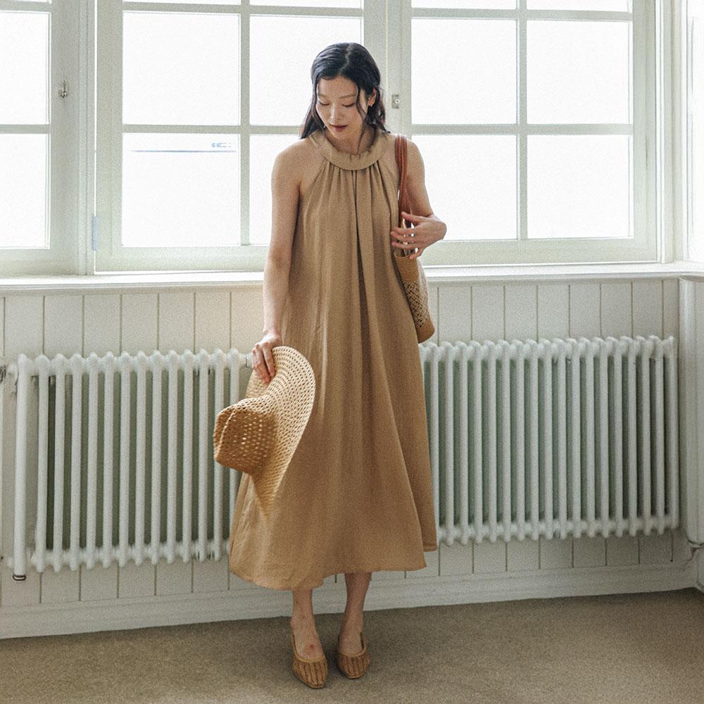 Laengsseon Ls_Halter Neck Shirring Dress_Beige
