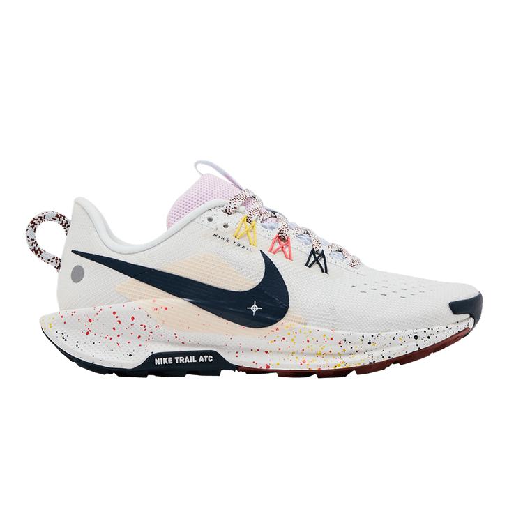 

Nike Pegasus Trail 5 Summit White Armory Navy женские кроссовки кремовые футбольно-серые розовые-пена DV3865-102 35.5