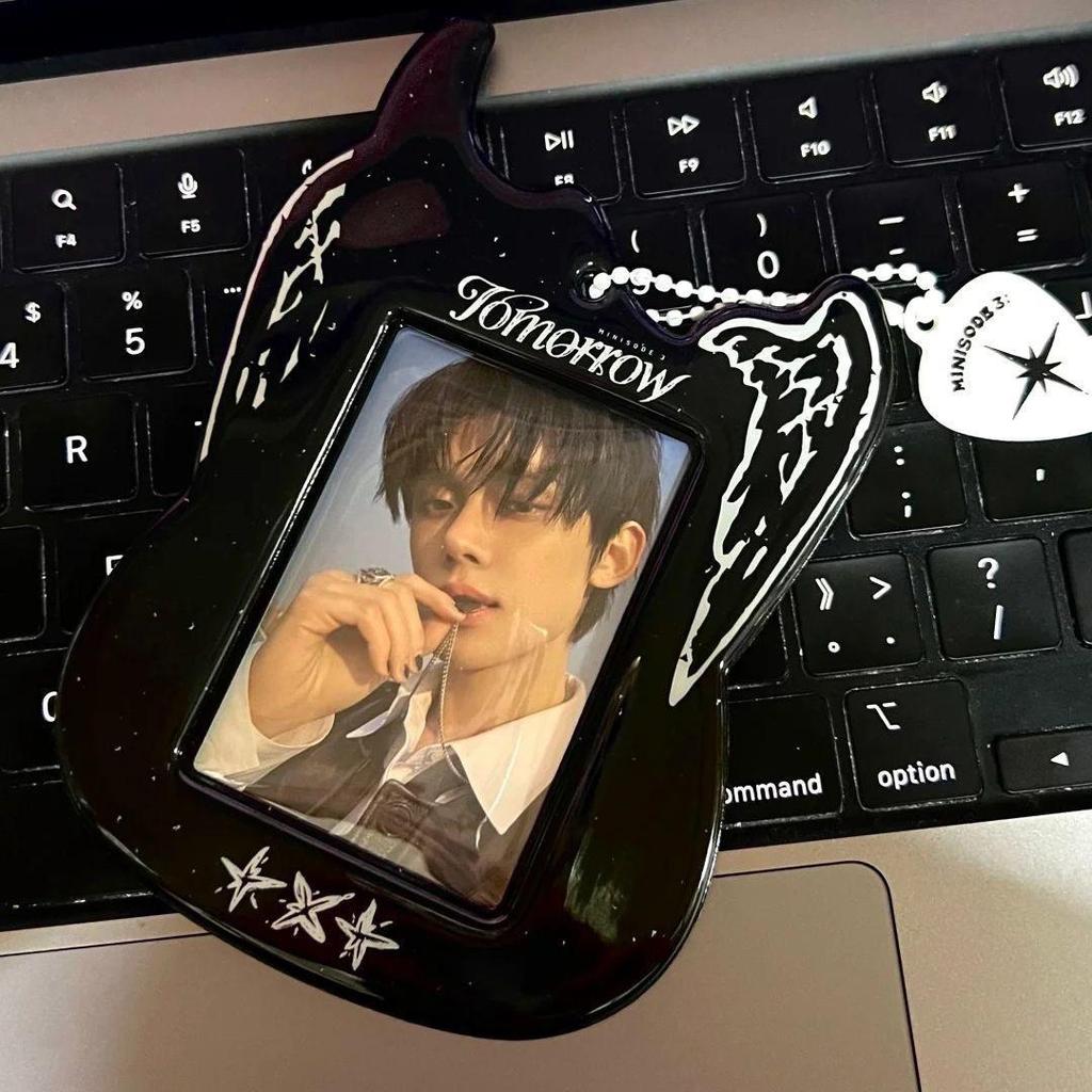 K-pop TXT Guitar Card Holder: PVC Black Display Sleeve for Fan Cards