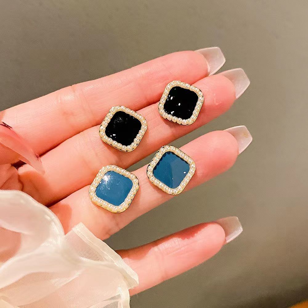 

Корейский стиль геометрические квадратные серьги-гвоздики темперамент ретро маленькие массивные женские серьги