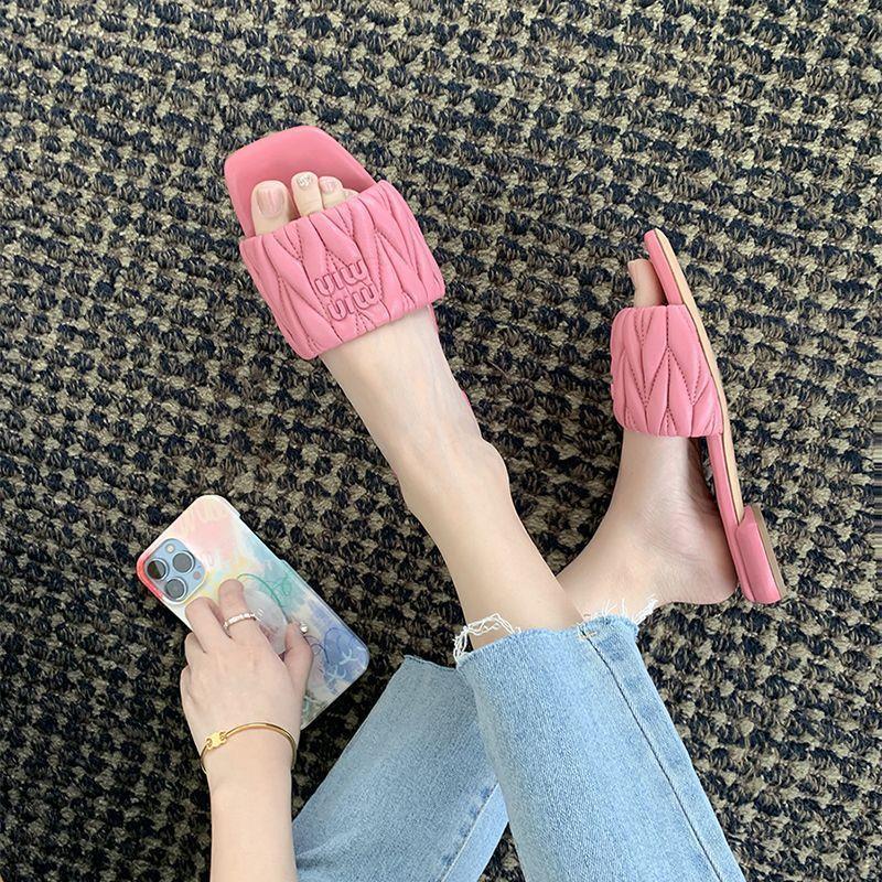 One-word slippers women's outer wear summer 2025 new French casual square head flat bottom cool slippers low heel thick heel ins