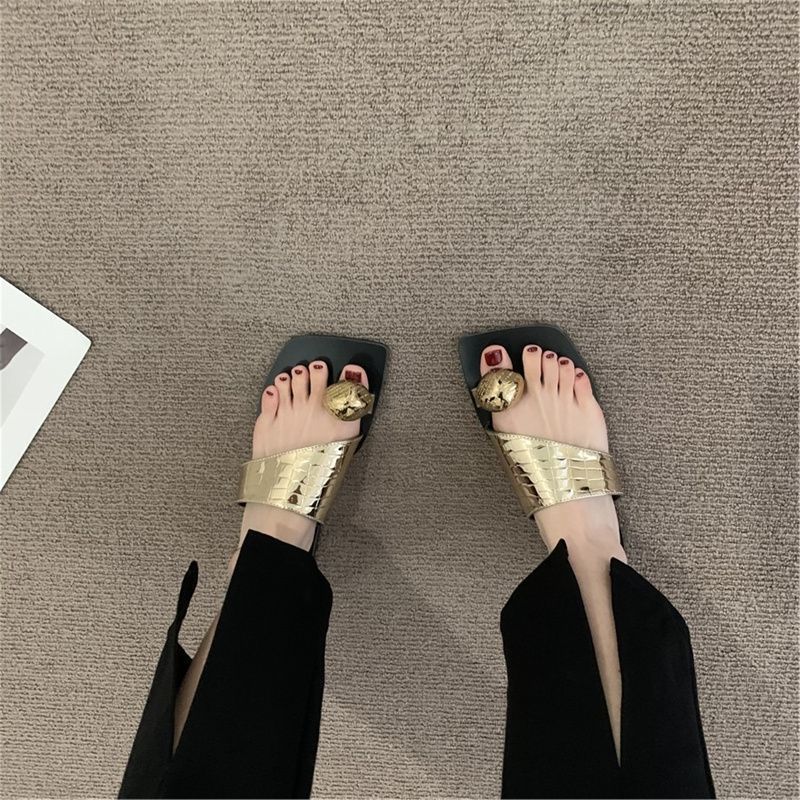 Square Head Metal Buckle Toe Slippers Women's Summer Wear Flat Bottom Thin Personality Set Toe Roman Sandals Women's Shoes