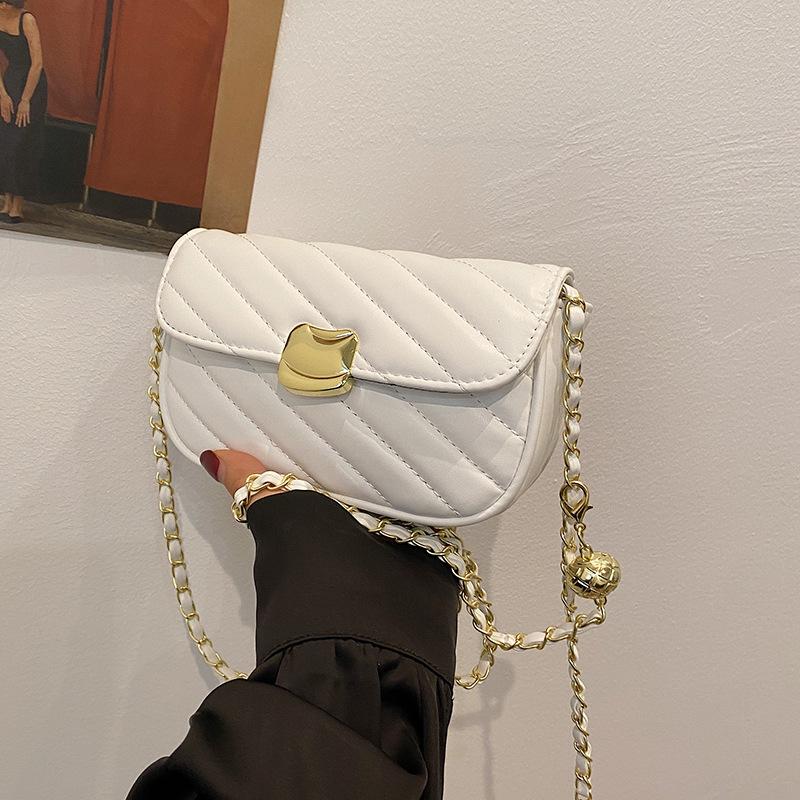 

Rhombus embroidery thread women s bag 2024 summer new fashion chain versatile shoulder bag saddle bag textured messenger bag белый