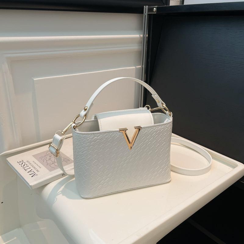 

Fashion texture summer large capacity new light luxury texture casual shoulder crossbody portable small square bag белый