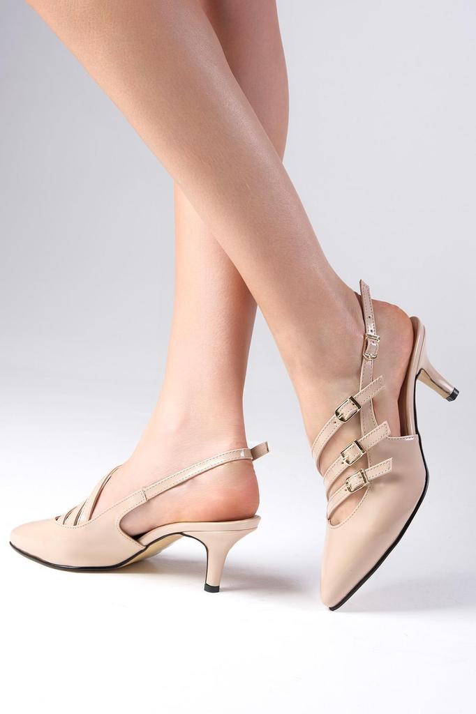 Naomi Damenschuhe aus rotem Lackleder mit offenem Rückenband und detailliertem Kurzabsatz