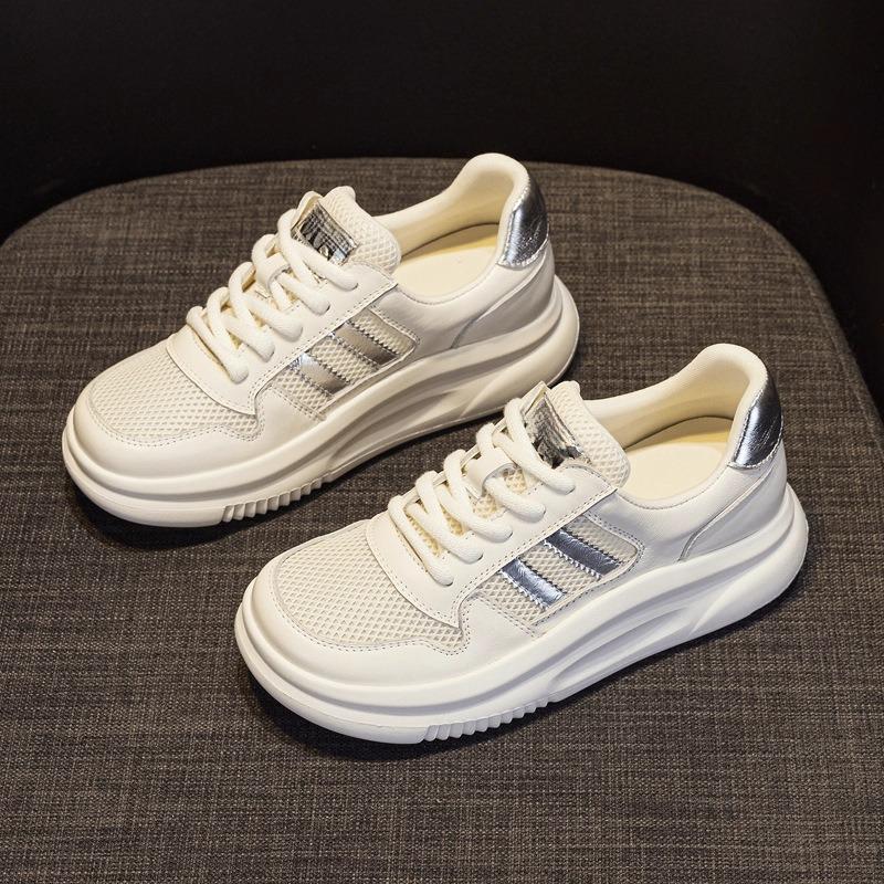 Pustende små hvite sko i mesh for kvinner, nye for vår og høst, fritidssport-boardsko med myk såle, platåsko, pappa-sko