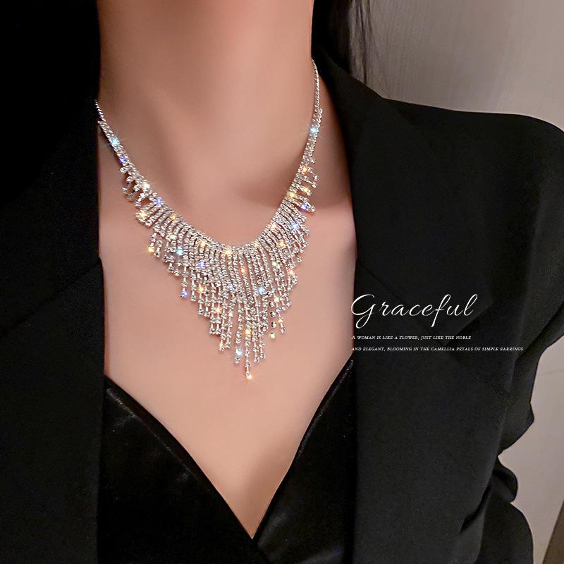 Collier Tendance Européen/Américain Exagéré: Design à pampilles en diamant pour femmes - Mode printemps
