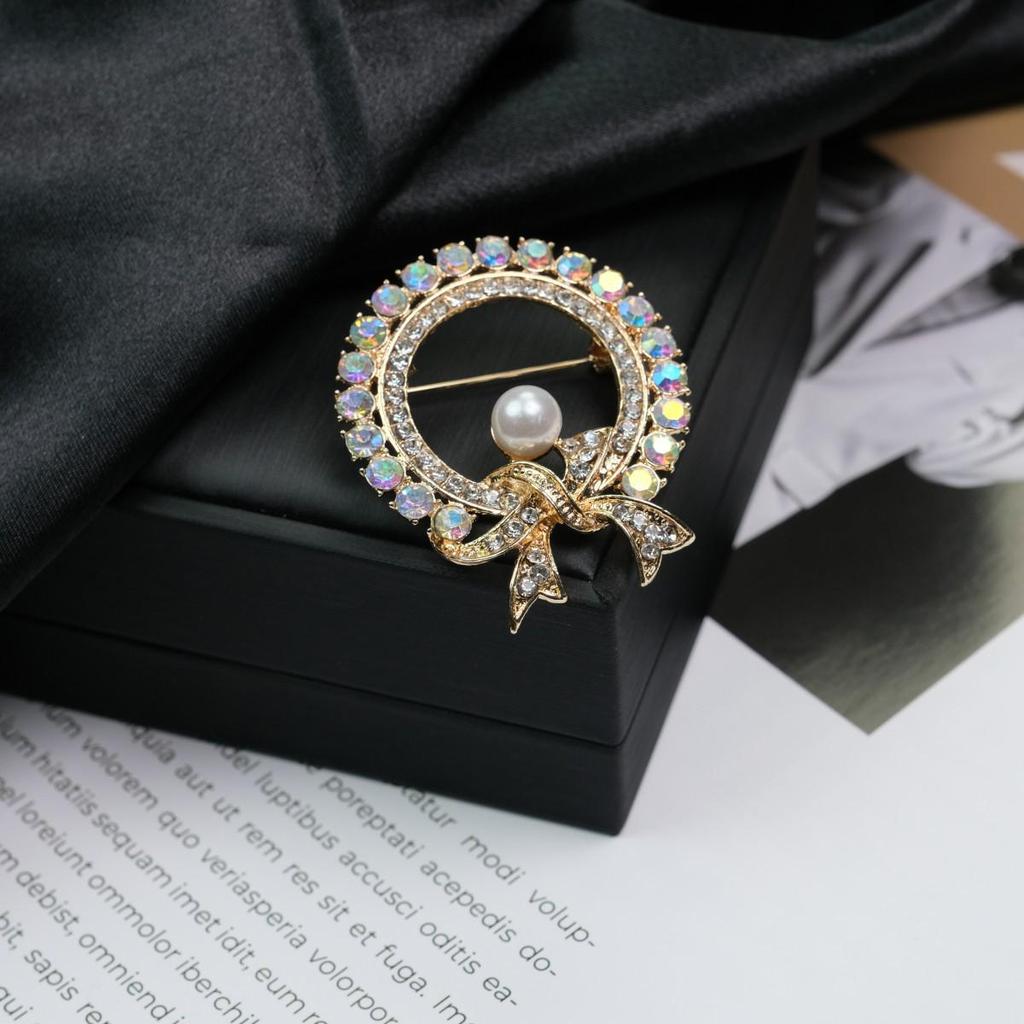 Elegant Versatile Light Luxury Corsage Brooch with Niche Design - Anti-Exposure Pin