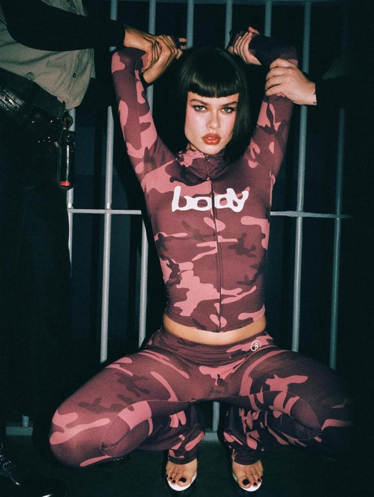 Vielseitiges Hoodie-Set mit Leopardenmuster und Skinny-Hose mit Buchstabenaufdruck