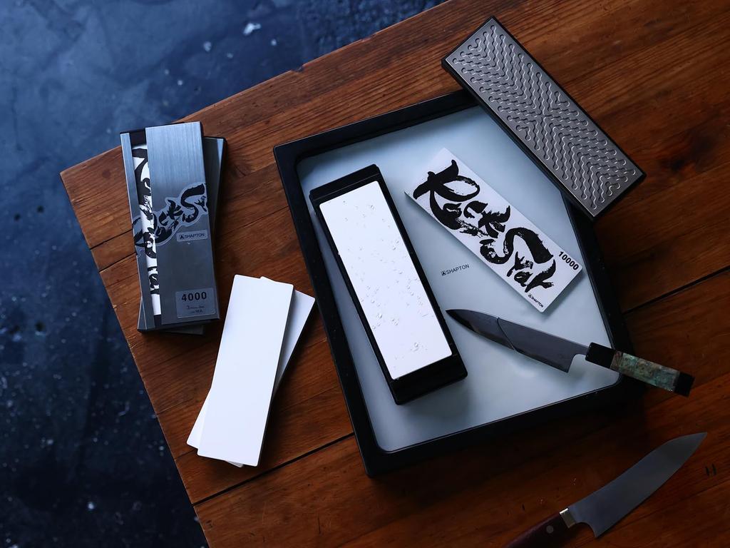 Shapton RockStar Model 1000 with Stainless Steel Storage Case, 11 Micro Class/TYPE WA Medium Grindstone, 60202