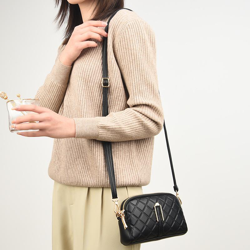 Women's bag 2025 new fashion diamond clutch bag versatile simple middle-aged mother single shoulder messenger bag