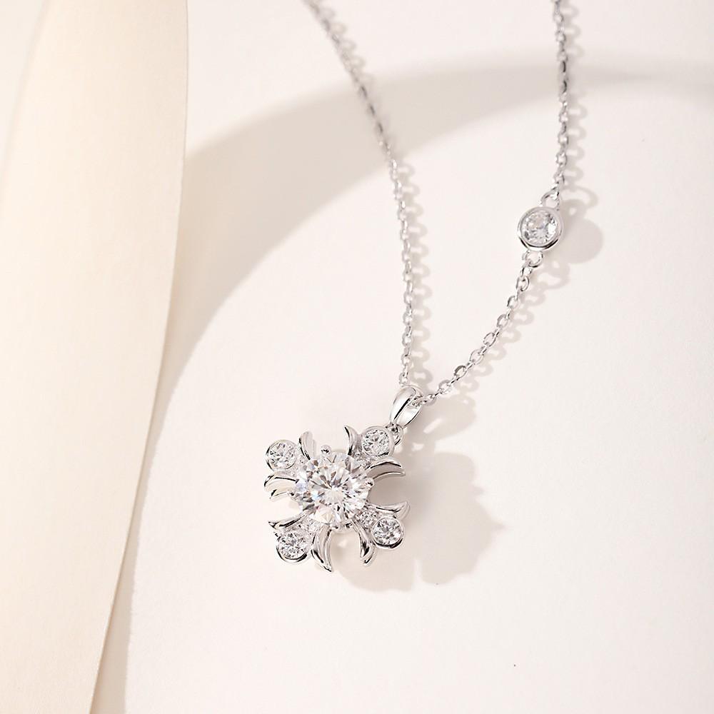 S925 Sterling Silver Rotating Snowflake Cross Clavicle Necklace for Women - High-End Luxury Accessory