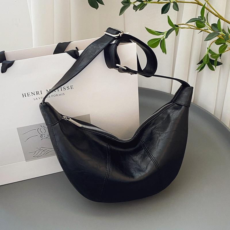 Large capacity bag women's new casual versatile shoulder messenger bag niche fashion commuter dumpling bag