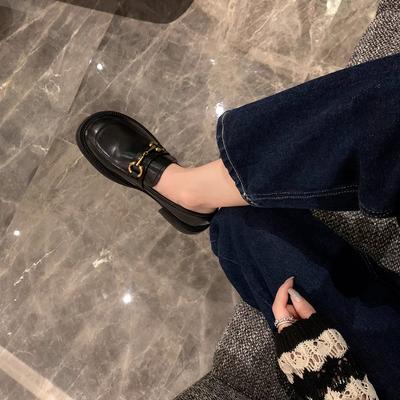 Su Yinyin tiene el mismo estilo ~ versión de piel de vaca ~ nuevos mocasines para mujer, zapatos individuales de cuero genuino con hebilla de caballo de cabeza redonda estilo británico pequeño