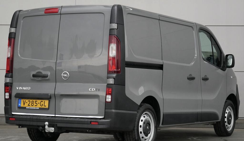 Opel Vivaro - Listwy Chrom Tył Na Drzwi Bagażnik
