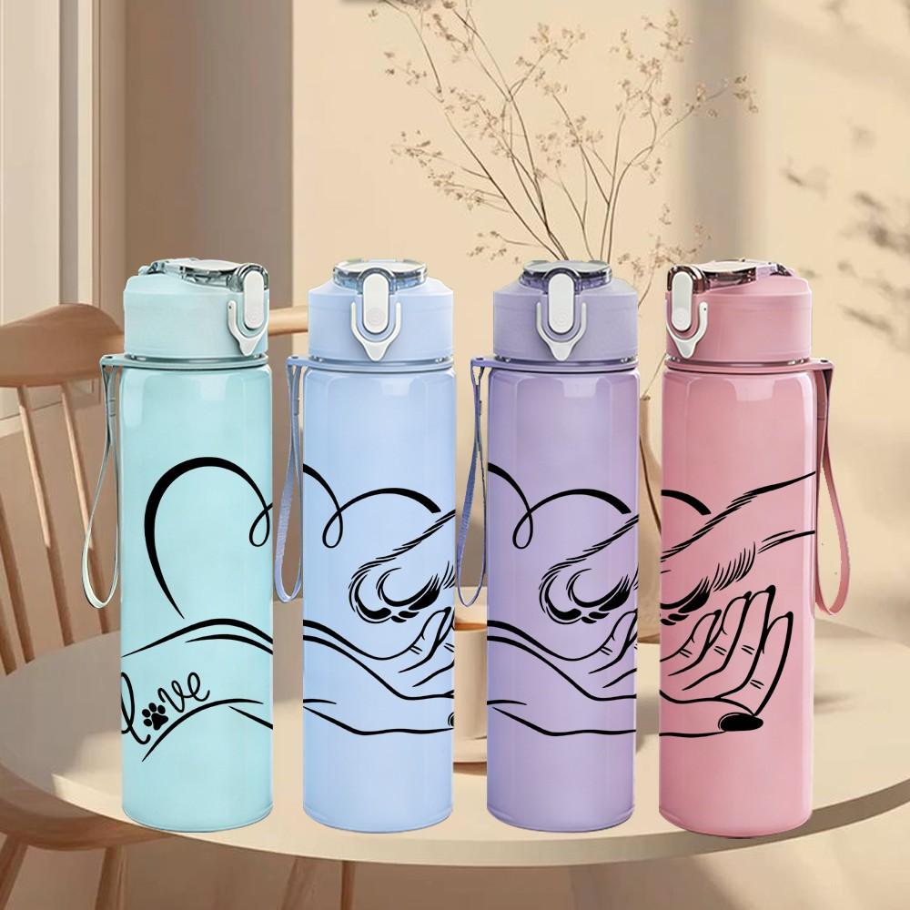 1PC Hand Holding Heart Love Pattern 750ml Color Plastic Sports Water Bottle Leakproof Flip Straw Lid Suitable for Sports Office Home Use