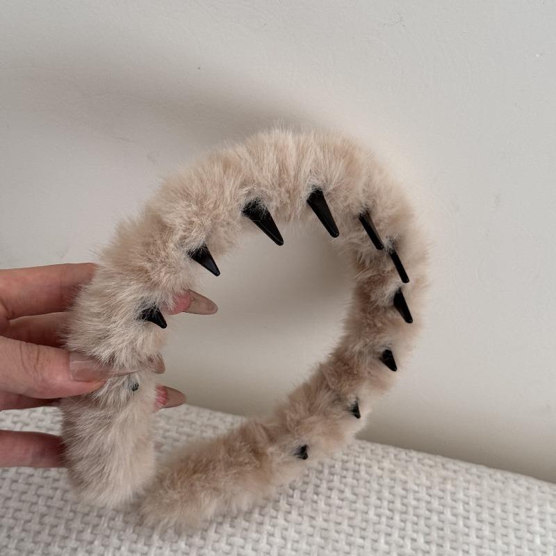 Winter and Autumn Velvet Beaded High-crown Hairband with Fluffy Bristles - A Versatile Hairband That Suits Any Style, Exuding An Elegant Air.