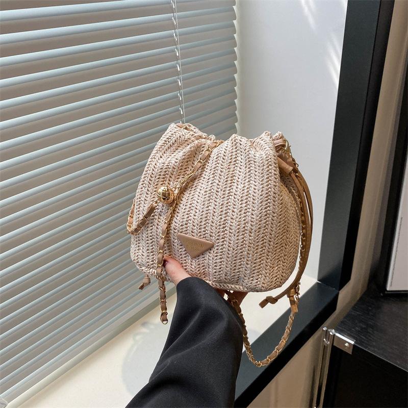 

Foreign style niche woven bucket bag women s 2025 new trendy fashion texture commuter bag popular versatile straw woven bag