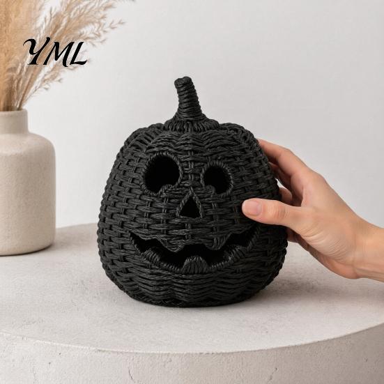 Handgemaakte Geweven Textuur Ambachtelijk Kunst Rotan Halloween Pompoen Beeldje, Zwart Hars Beeld met Heks Herfst Feest Raamdecoratie Hoed, Rustiek Vlechtwerk