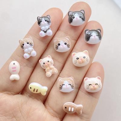 50 Stück Niedliche Cartoon Mini Katze, Kleine Fisch Serie Nagelkunst Harz Designer Anhänger DIY Bastelartikel für Nägel 3D Dekorationen Schmuck