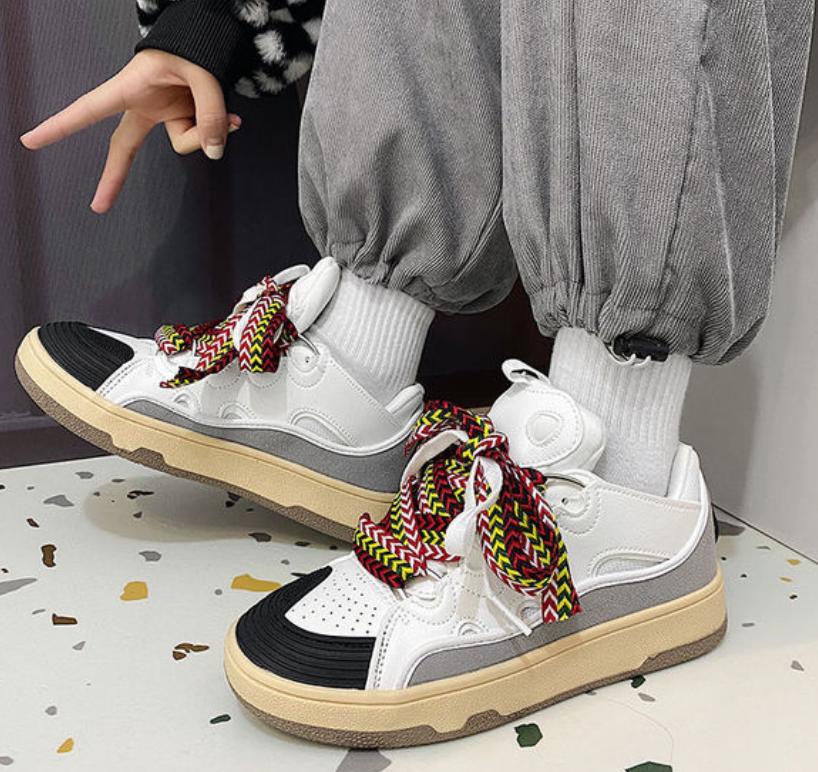 Couple Sports Shoes Fashion Casual Women's Sneakers Lace Up Comfortable Flat Bottom Vulcanized Shoes Zapatos Para Mujeres