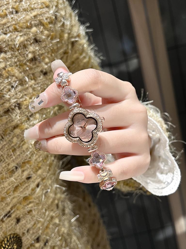 Vintage Clover Premium Bracelet Crystal Women's Waterproof Quartz Watch Watch