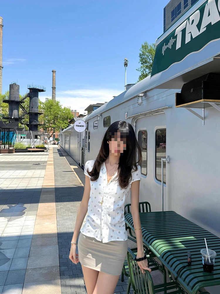 Korean Style Women's Polka Dot Fitted Short Sleeve Shirt - Summer Elegant Design with Waist-Cinched Straight Shoulders.