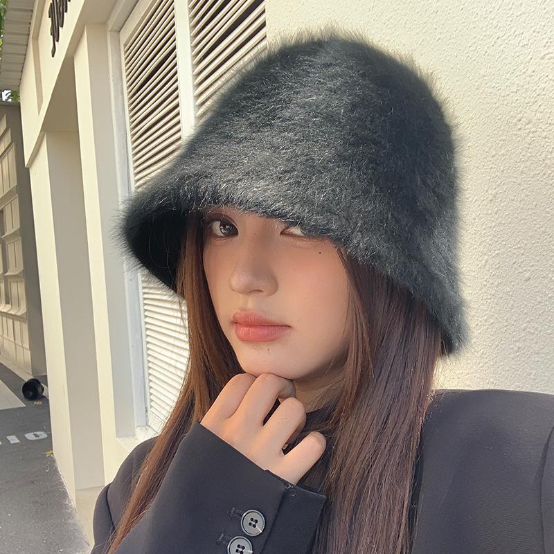 A Warm and Faceless Korean Version of A Versatile Basin Hat with A Faux Rabbit Fur Bucket Hat