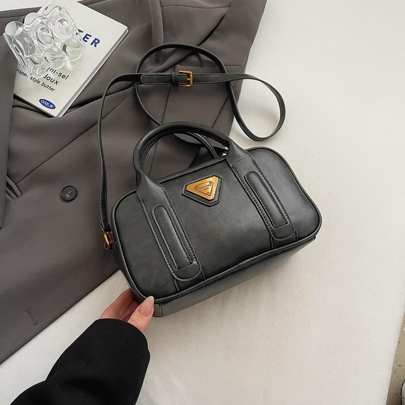 Premium Retro Handbag Women's New Autumn and Winter New Shoulder Messenger Bag Popular Pillow Bag