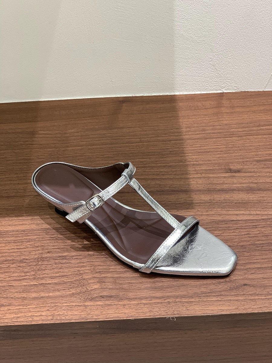 

Retro silver medium high heel French small sandals women s shoes wear 2025 new summer skirt Roman sandals 40