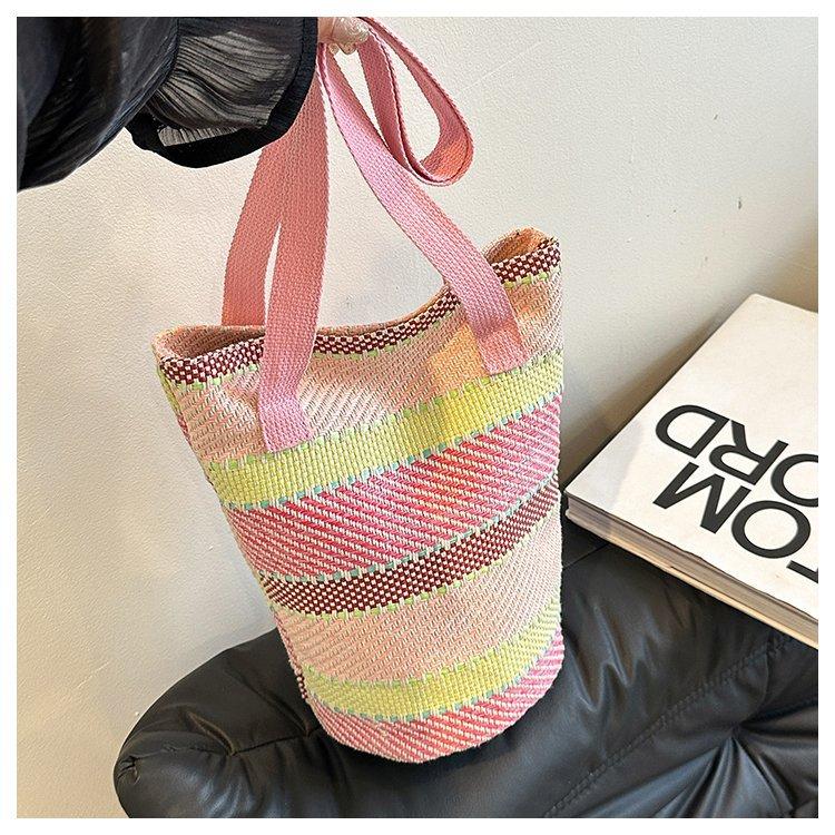 2025 Frühling und Sommer neue Regenbogenstreifen Kontrastfarbe Schulter-Webtasche große Kapazität Mode Eimertasche