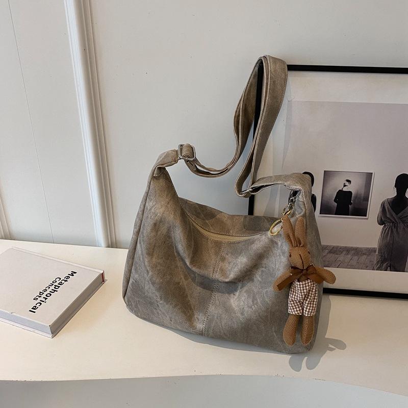 Large Capacity Bag Women's Autumn and Winter 2025 New Fashion Niche Design Shoulder Messenger Bag Retro Women Tote Bag