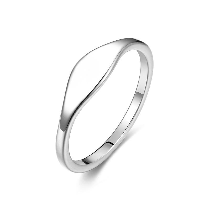 

Блестящее корейское женское кольцо из титановой стали Дондэмун для знаменитостей Size 10