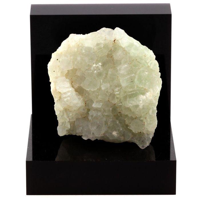 Pierres et Minéraux. Fluorite. 817.7 ct. Fontsante Mine, Var, France..