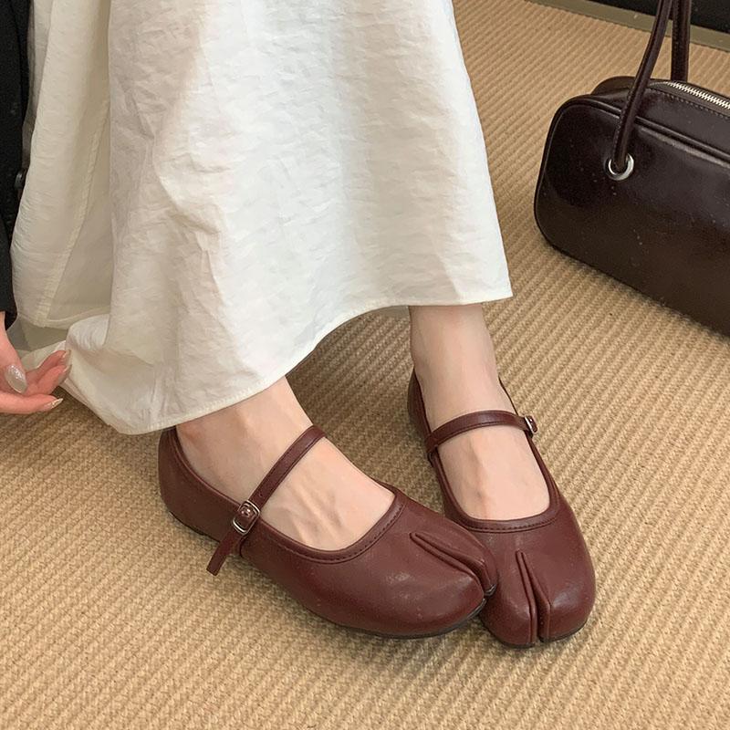 Fashion 2025 New Fashion Buckle Strap Women Mary Janes Lolita Flats Shoes Female Strange Toe Footwear Shallow Ladies Flats With Shoes