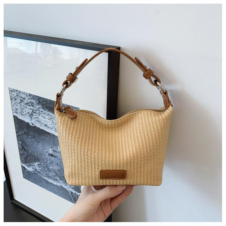 Niche woven underarm bag women's bag 2025 new fashion portable straw bag versatile shoulder messenger bag