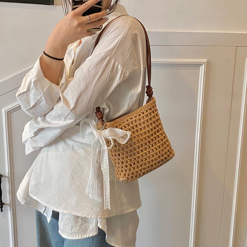 Summer Niche Messenger Bag Women's 2025 New Fashion and Leisure Versatile Seaside Vacation Woven Bag