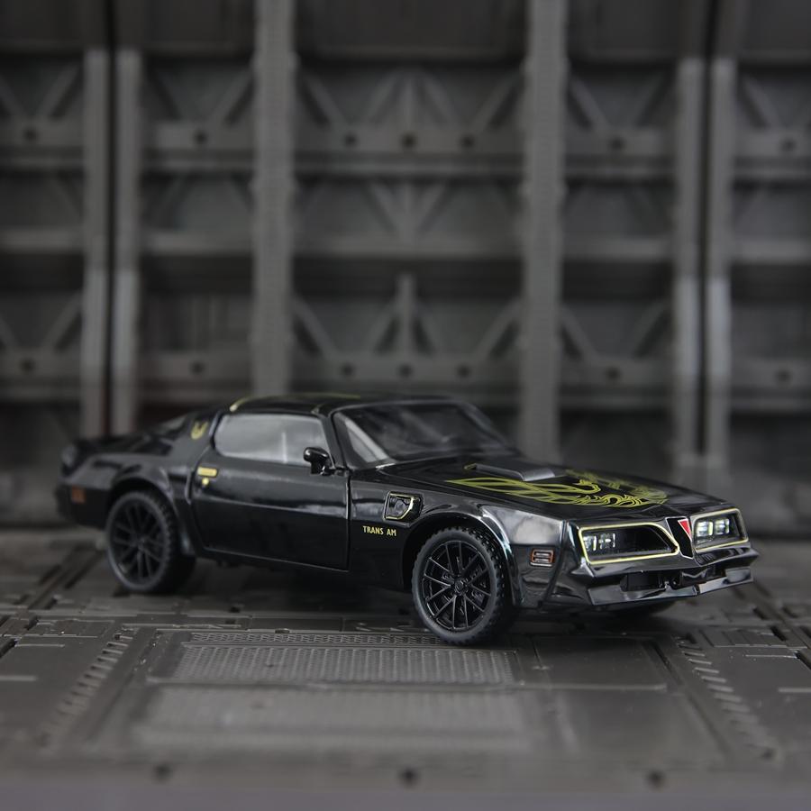 1:32 simulierte Pontiac Firebird Legierungsauto-Modelle Türen auf beiden Seiten, die geöffnet werden können, hat Ton- und Lichtfunktionen