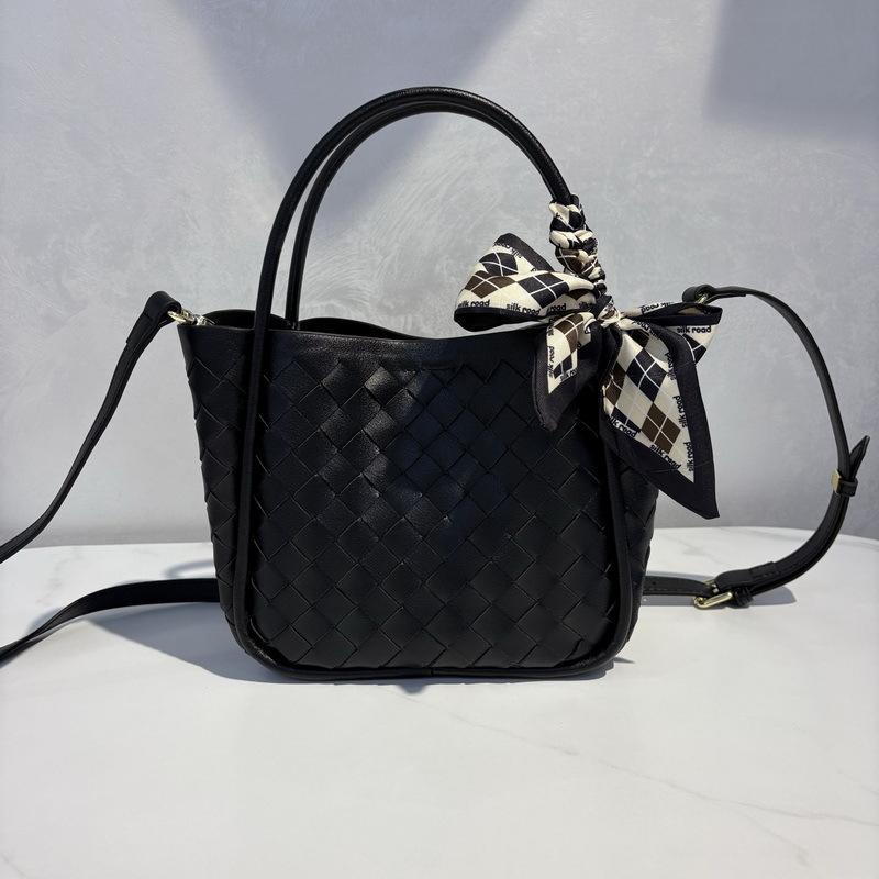 

25 Новых Стилей Сумки из Натуральной Кожи для Женщин Популярные Трансграничные Вязаные Сумки Ручной Работы Кожа Растительного Дублирования Сумки-Тоуты с Одной Ручкой Сумки для Мам 20x18x9cm чёрный