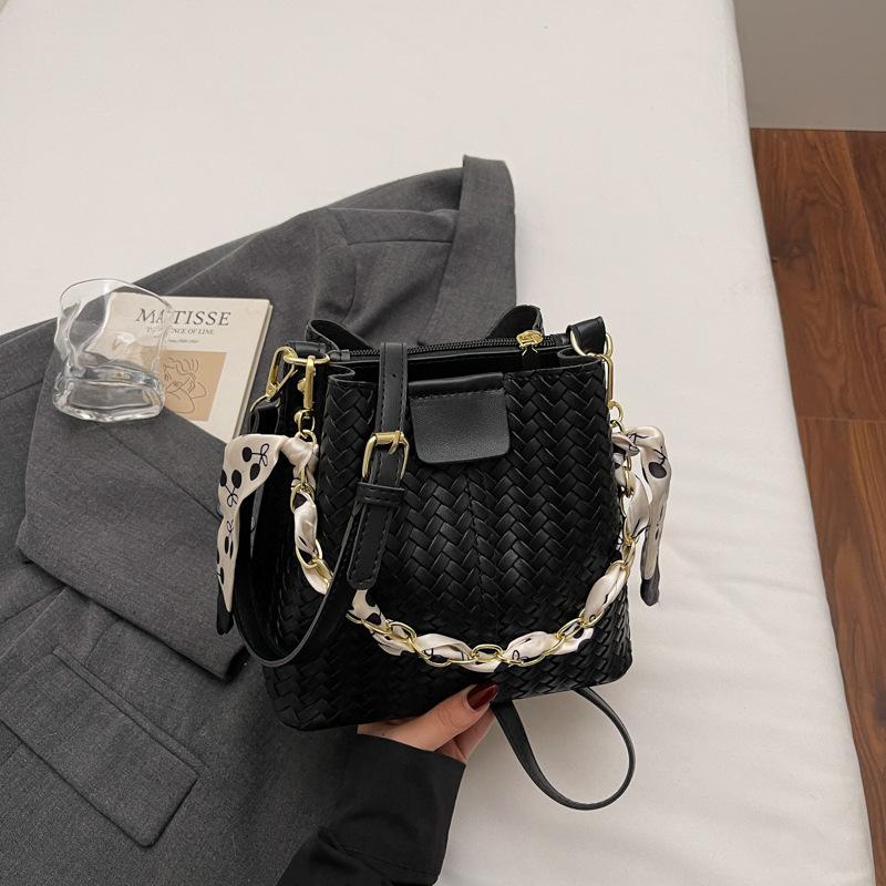 Casual Fashionable and Simple Women's Bag - Trendy Single Shoulder Bag with Chain Strap and Handbag Bucket Style Design