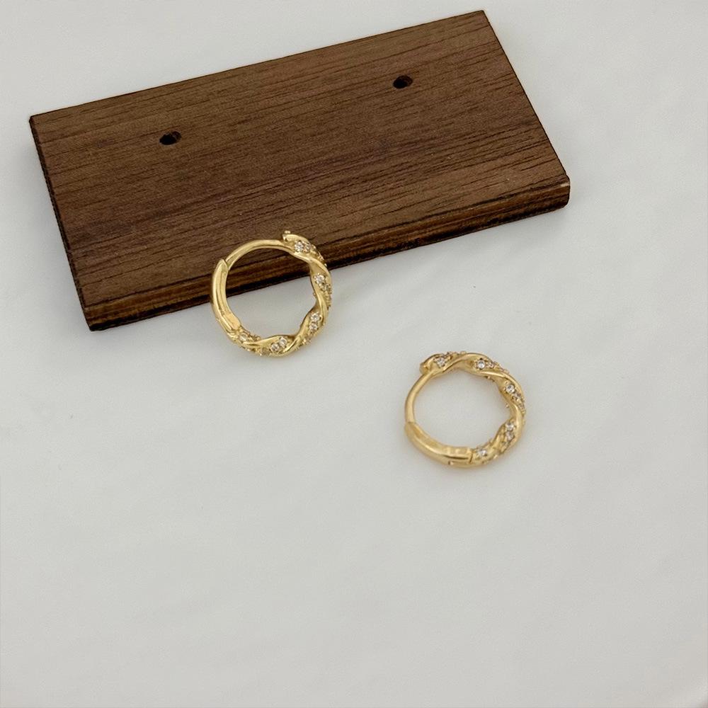 Mobius Circle Luxury Ear Cuffs: Exquisite High-End Earrings with Unique Style