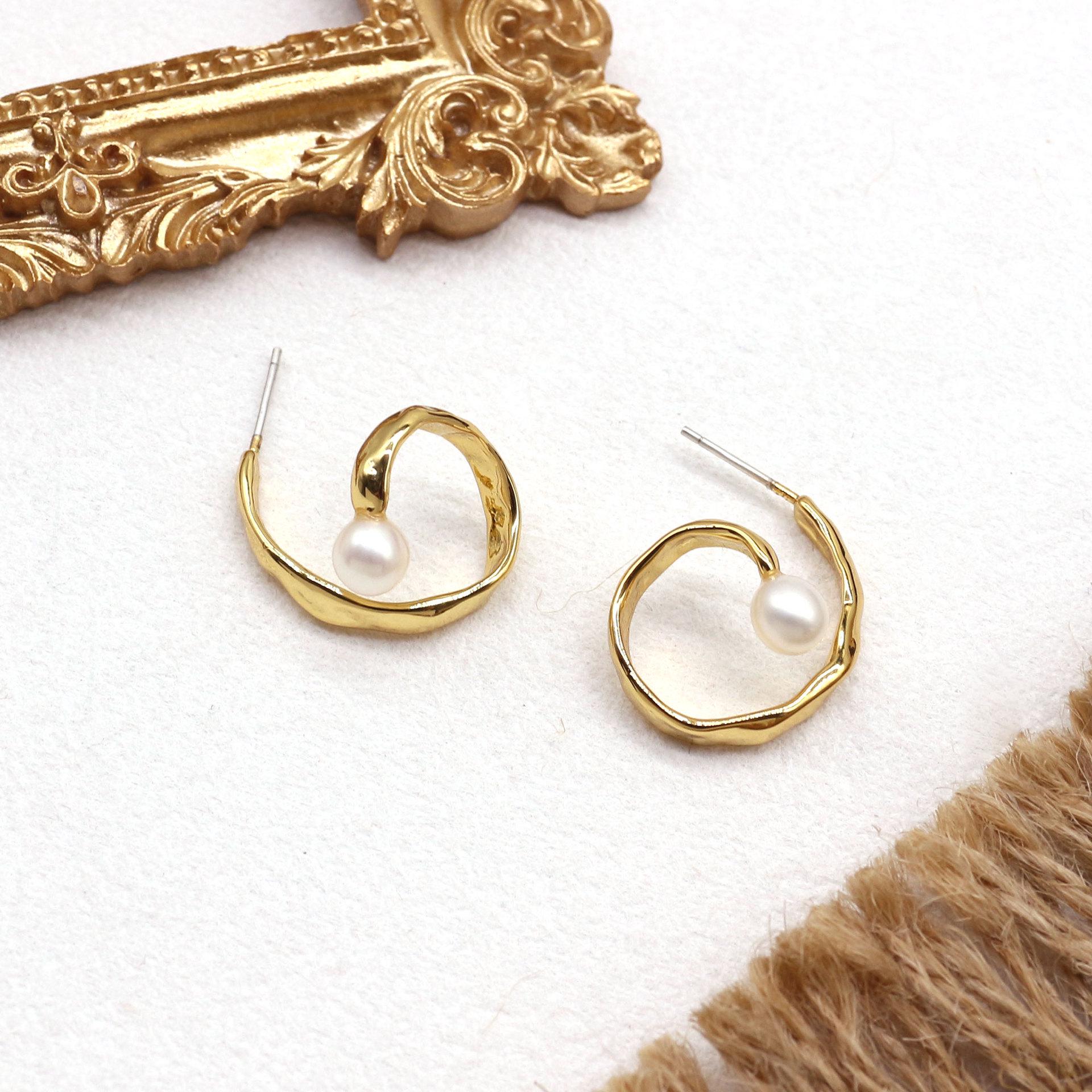 Irregular Pearl Inlaid Stud Earrings, Light Luxury French Retro Style, High-End Feel