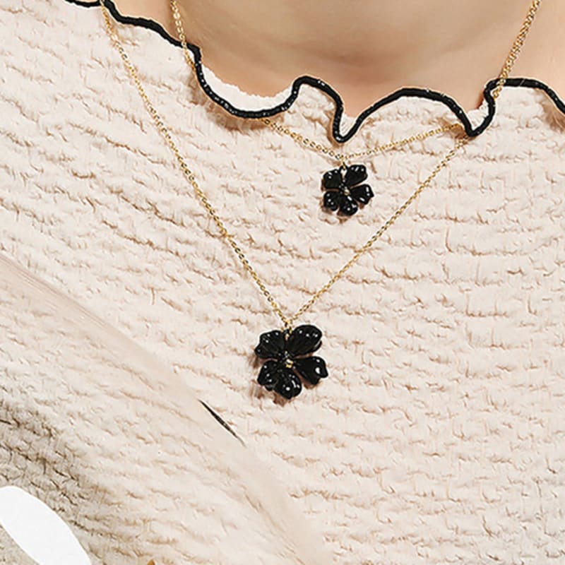 

Dana Burton Rosy Flower Necklace milk yellow