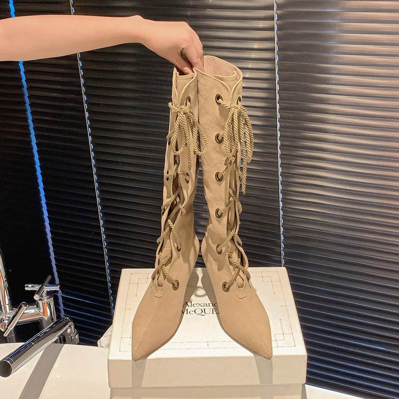 Krazing Pot Chaussures en daim de vache pour femme, cuissardes hautes à bout pointu, talons hauts et lacets avec pompon, collection automne-hiver