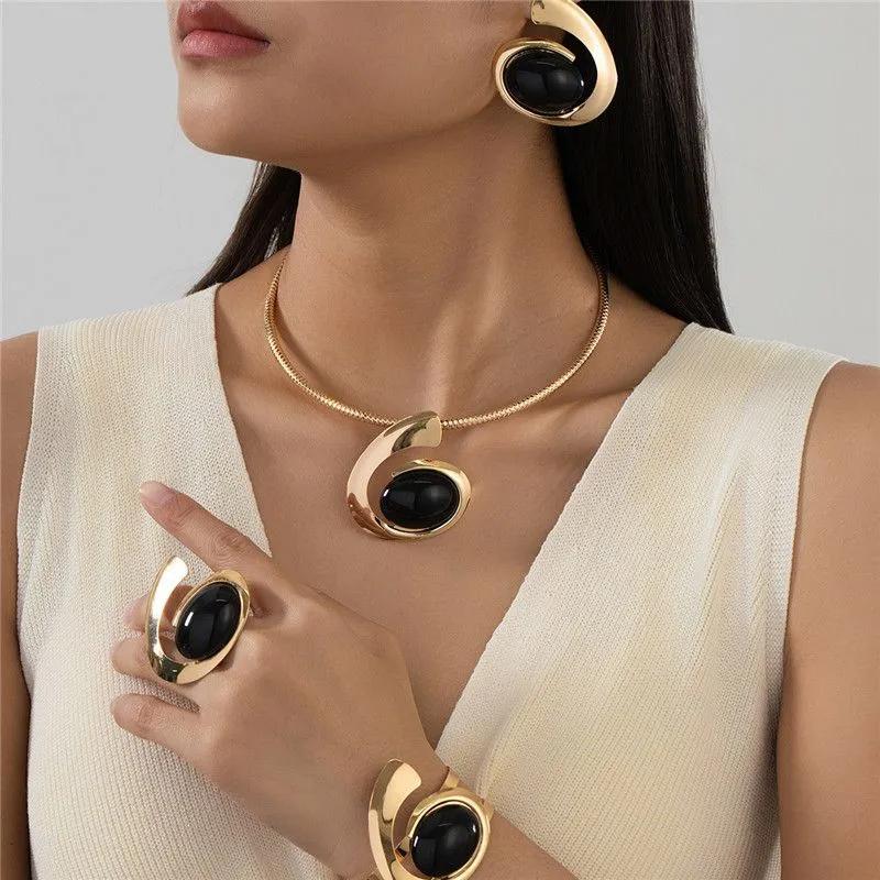 Серьги, Браслеты, Ожерелья, Наборы украшений One Size