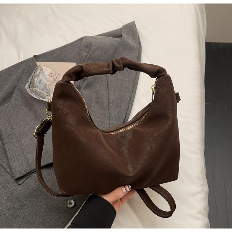 

Fashion trend autumn and winter handbag bag women s new simple foreign style oblique span bag soft surface texture literary and leisure bag темно-коричневого